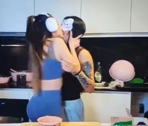 Milica se besa con Candela Díaz en pleno stream (VIDEO)