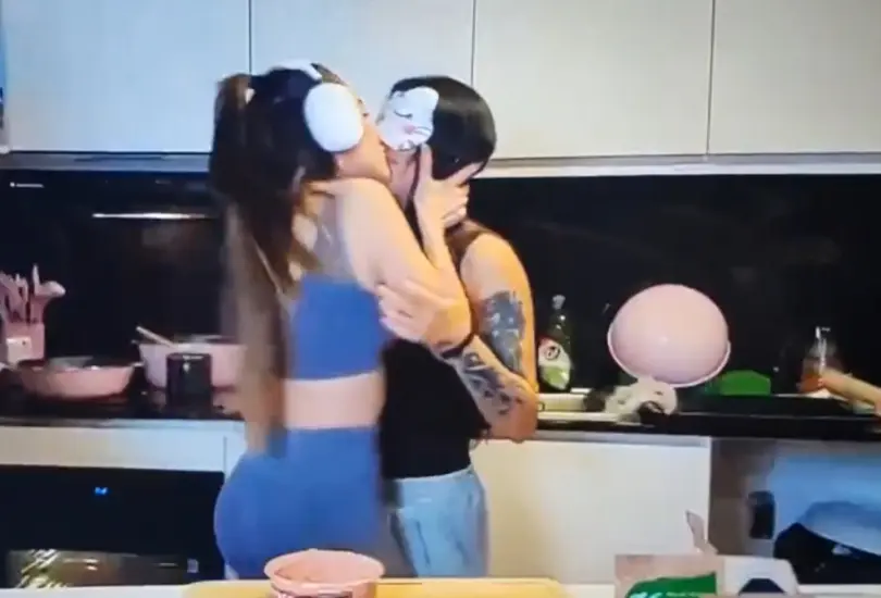 Milica se besó en pleno stream