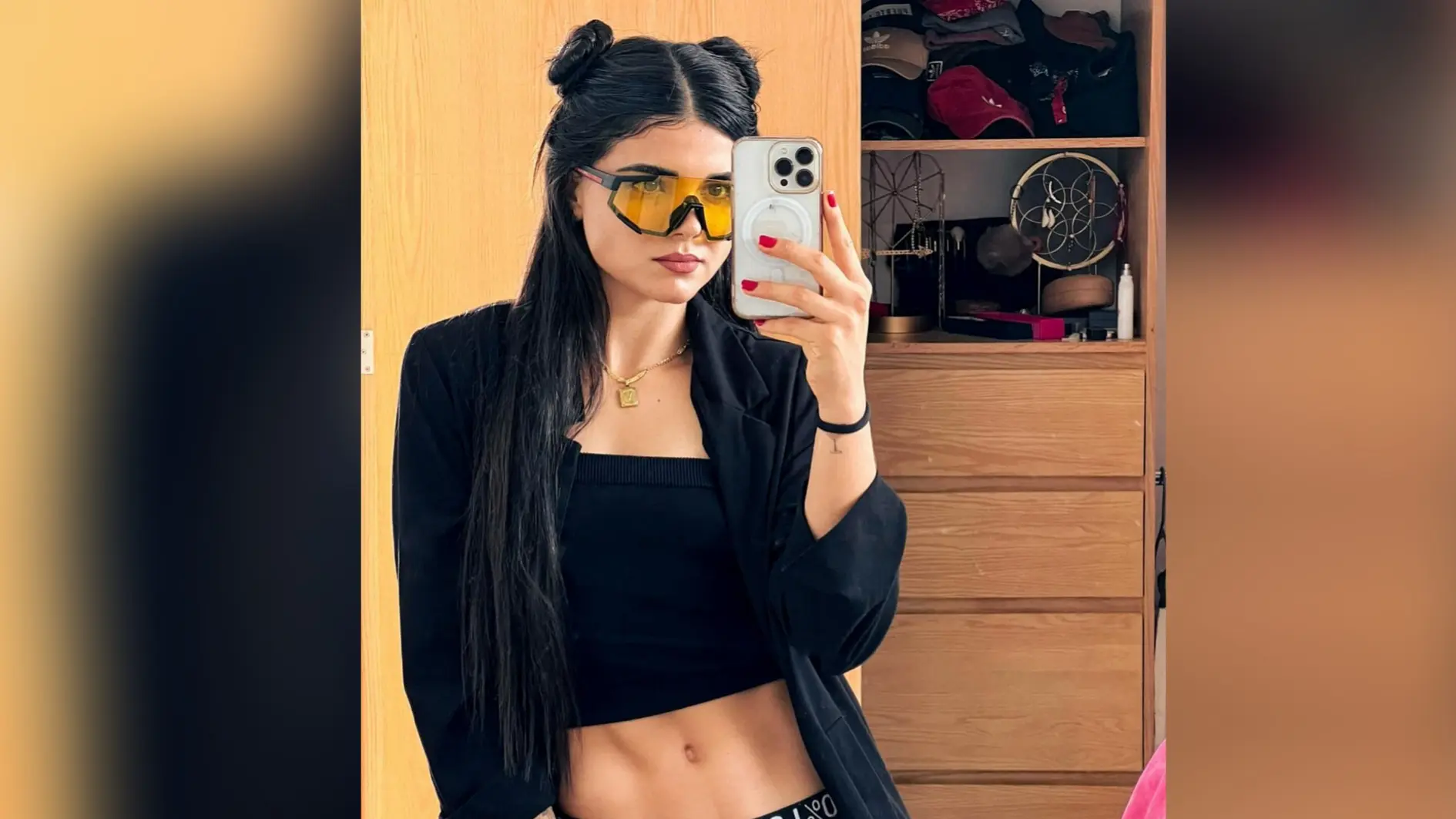 Sólo en su cuenta de Instagram presume más de 300 mil seguidores.