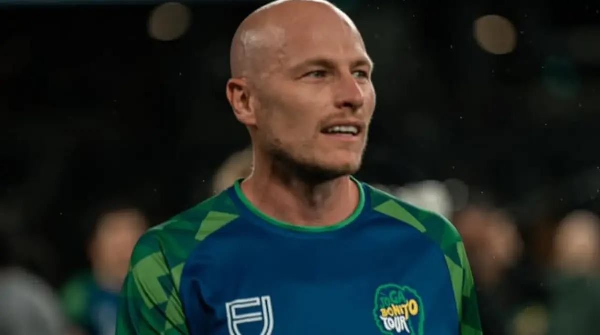 Aaron Frank Mooy es un exfutbolista australiano que jugaba de centrocampista y su último equipo fue el Celtic F. C. de Escocia.