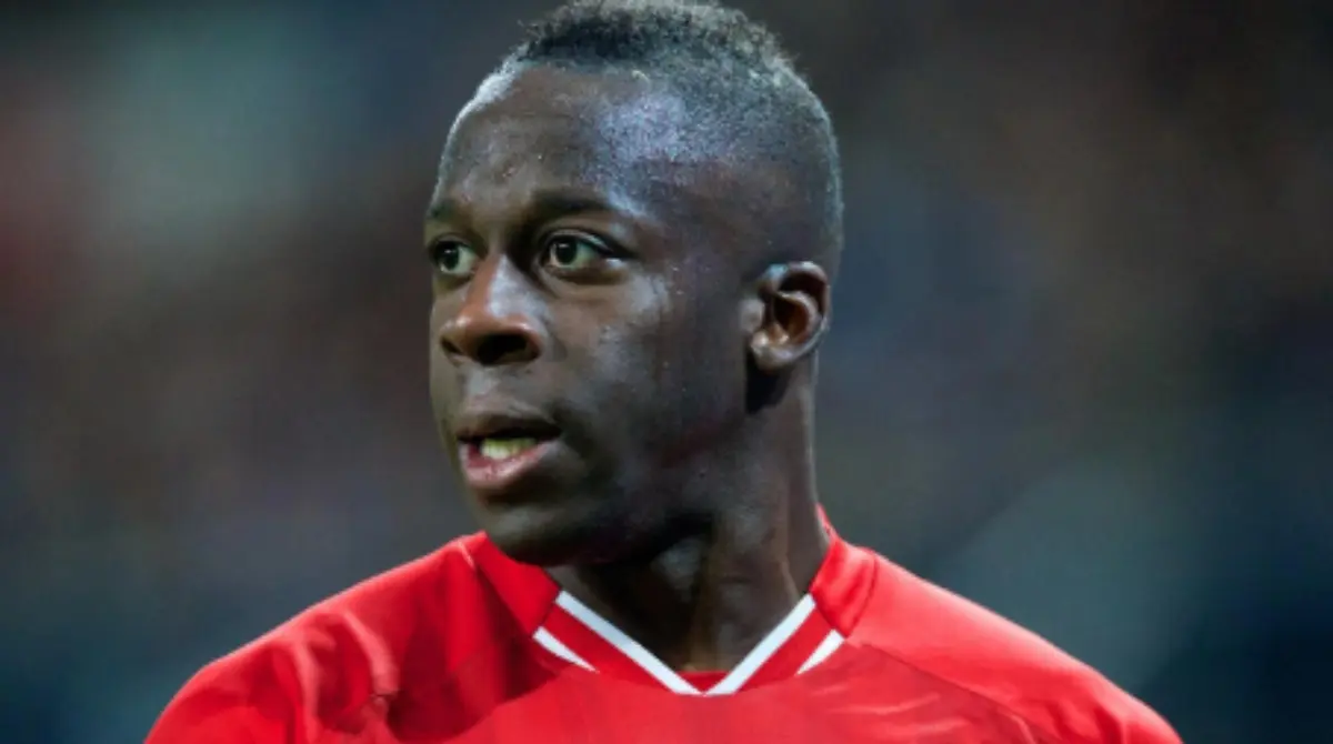 Aly Cisso  es un futbolista francés que juega de defensa en el Muangthong United F. C. de la Liga de Tailandia.