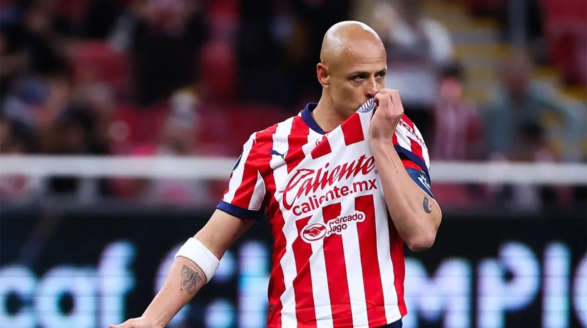  Chicharito vivirá, posiblemente, su último Clásico Nacional 