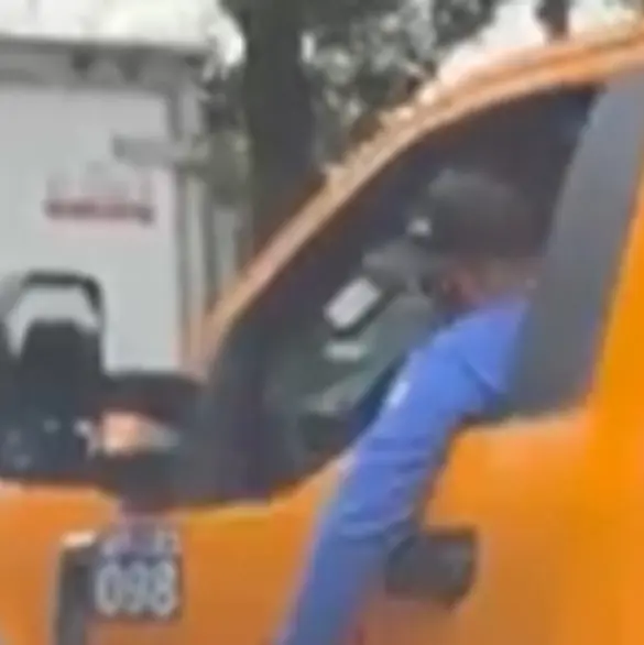 Chófer de pipa es captado fumando en plena vialidad (VIDEO)