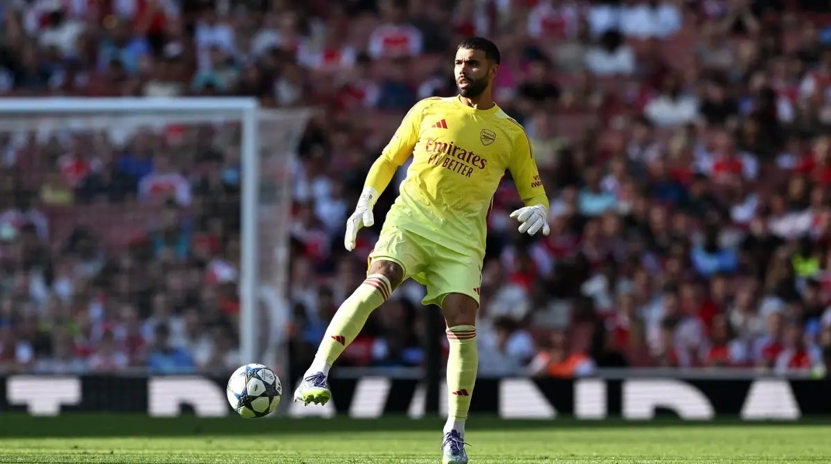 David Raya Martín es un futbolista español que juega como portero en el Arsenal F. C. de la Premier League.