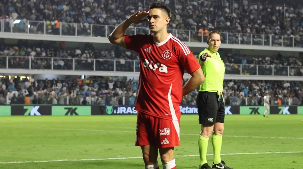 Rafael Santos Borré Maury es un futbolista colombiano que juega como delantero en el S. C. Internacional del Campeonato Brasileño de Serie A.