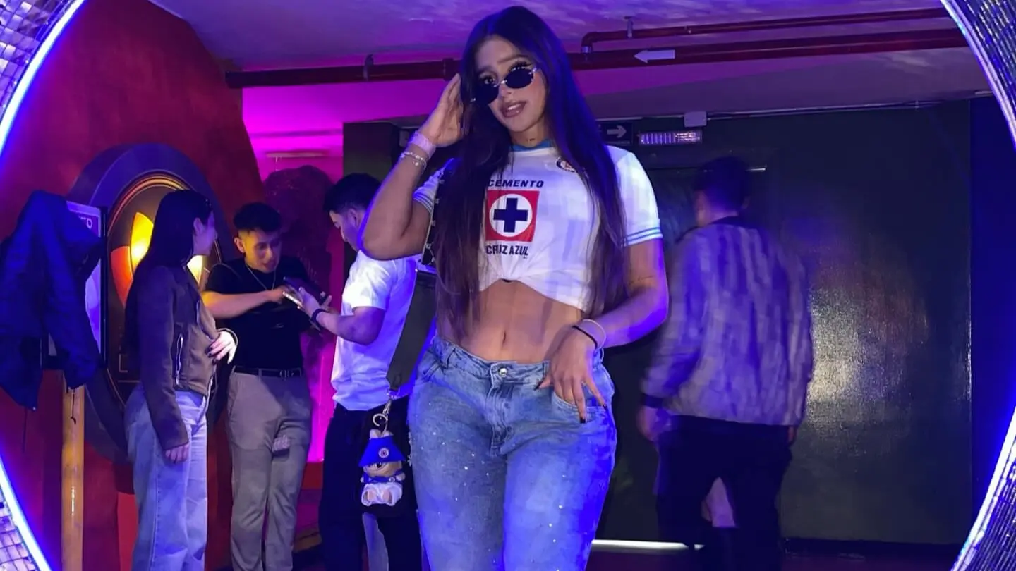 No pierde la oportunidad de lucir los colores de la Máquina.