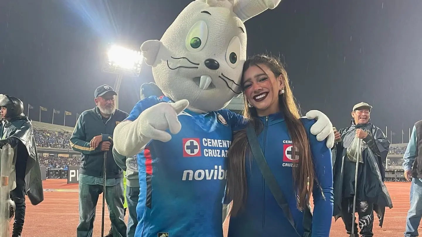 En distintas ocasiones ha mostrado su cariño con todo lo que tenga que ver con Cruz Azul.