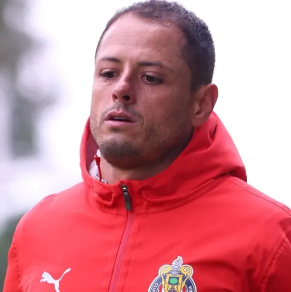 La razón por la que Chicharito se quiere ir a Inglaterra tras salir de Chivas