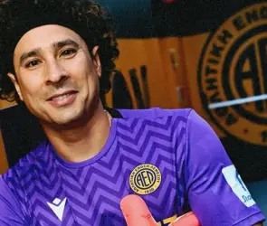 Revelan el humilde sueldo de Ochoa con el Limassol de Chipre