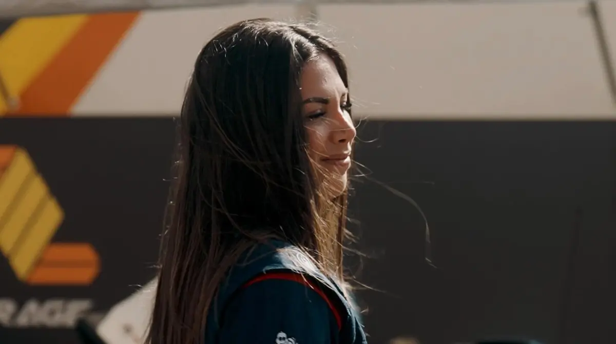 Estudió gestión empresarial y marketing; es emprendedora en el sector inmobiliario y bienes de lujo.