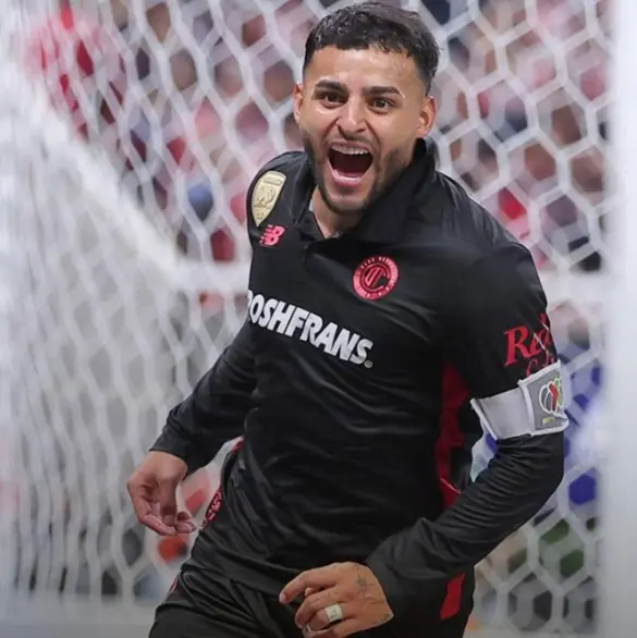 Alexis Vega anotó a Chivas y respondió a los abucheos en el Akron