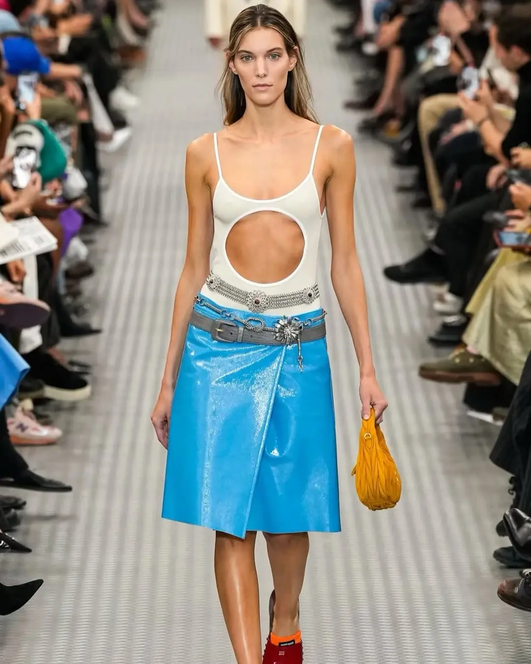 Nació en Montreal, Canadá Nació en Montreal, Canadá