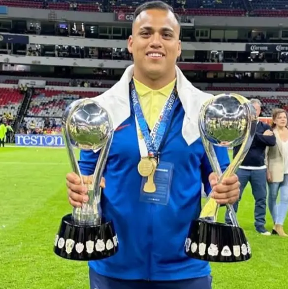 Así luce Mozumbito Martínez tras fracasar en América