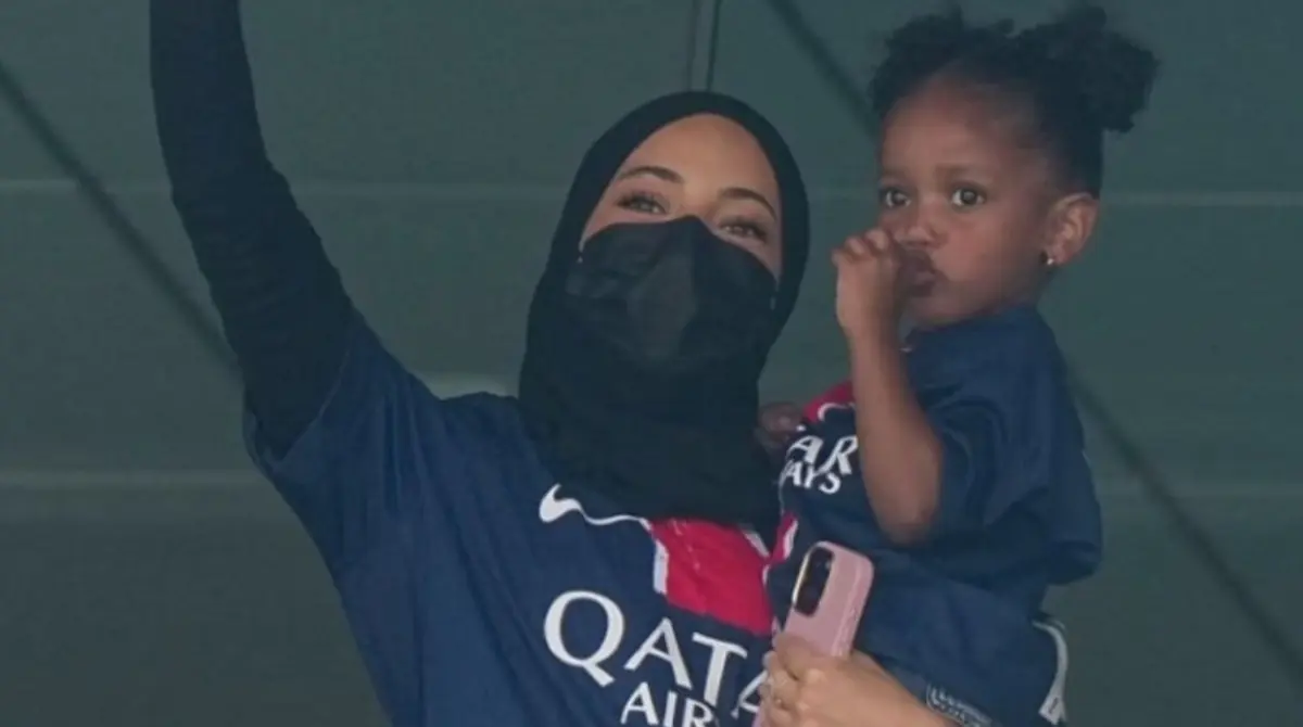 Es una influencer, empresaria y modelo marroquí.<br><br> Es una influencer, empresaria y modelo marroquí.<br><br>