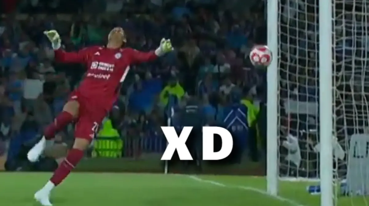 Kevin Mier regaló otro gol con Cruz Azul, esta vez ante Querétaro.