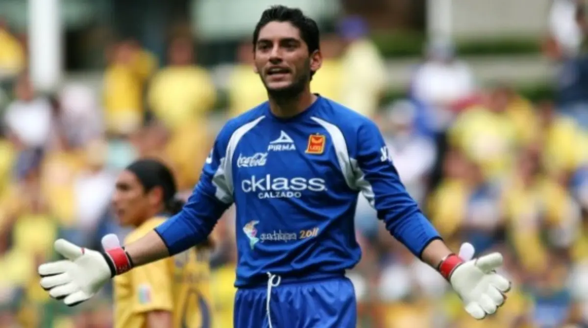 Fichado por el club de Zapopan, disputó 173 partidos en cinco años, consolidándose como titular y ganando experiencia en la Liga MX.<br><br>