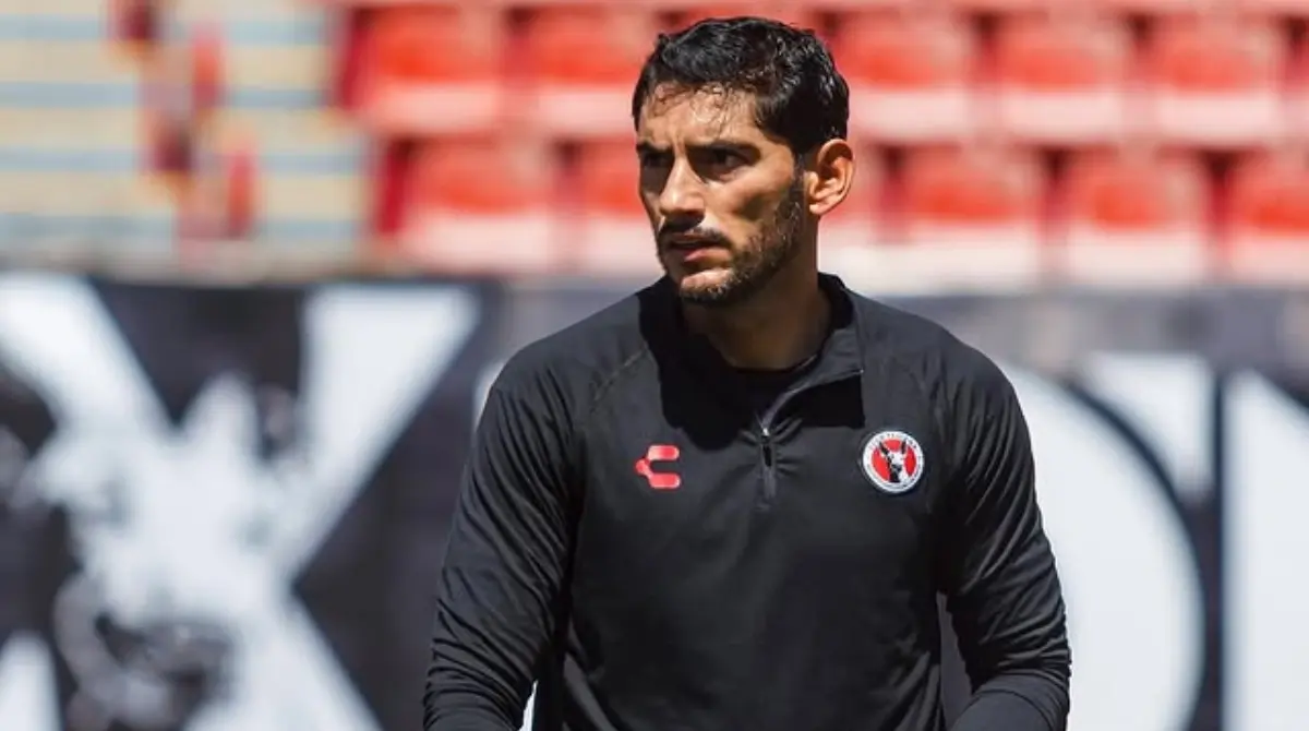 Si bien su plan era quedarse en Cruz Azul hasta su retiro, al no entrar en planes del equipo tuvo que buscar un nuevo club y fue así como llegó a Xolos