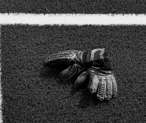 Portero fallece en pleno partido tras recibir un golpe