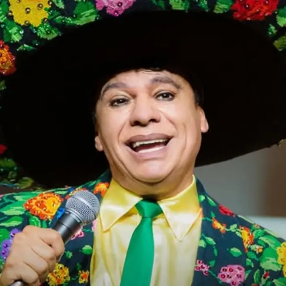 Captan presunta aparición de Juan Gabriel en París (VIDEO)