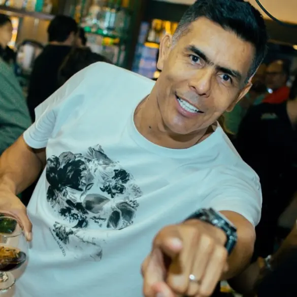 Exhiben a Oswaldo Sánchez en famoso club nocturno