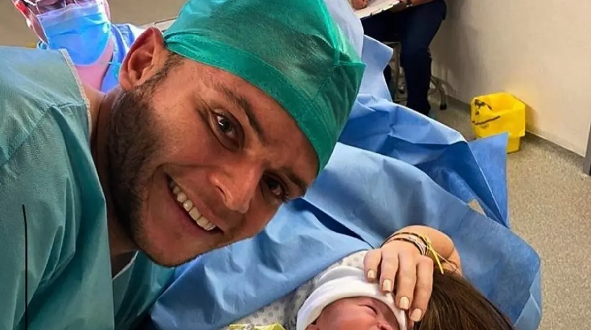 En septiembre de 2020, Jonathan 'Cabecita' Rodríguez le dio la bienvenida a su pequeña hija.