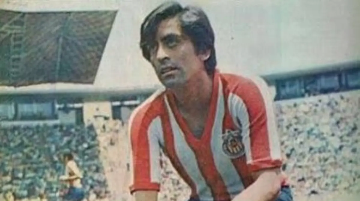 Alberto Onofre, la joya de México en 1970, se quedó fuera del Mundial en casa tras chocar en un entrenamiento contra Juan Manuel Alejándrez. El resultado fue una fractura de tibia y peroné a solo cuatro días de la inauguración. Alberto Onofre, la joya de México en 1970, se quedó fuera del Mundial en casa tras chocar en un entrenamiento contra Juan Manuel Alejándrez. El resultado fue una fractura de tibia y peroné a solo cuatro días de la inauguración.