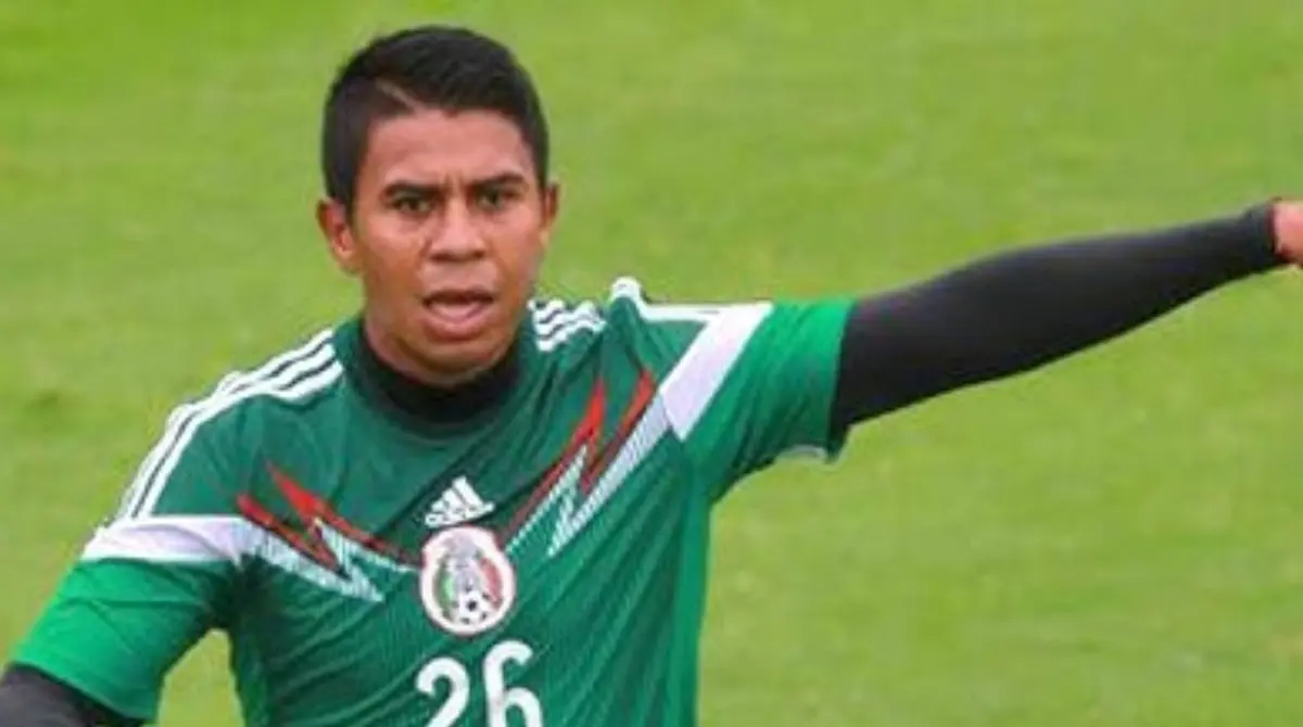 Juan Carlos 'Negro' Medina pintaba para ser una de las sorpresas de Brasil 2014, pero se bajó del barco tras revelarle a Miguel Herrera que no estaba bien ya que venía arrastrando un esguince. Juan Carlos 'Negro' Medina pintaba para ser una de las sorpresas de Brasil 2014, pero se bajó del barco tras revelarle a Miguel Herrera que no estaba bien ya que venía arrastrando un esguince.