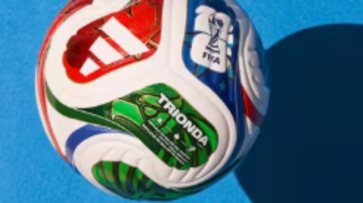 El sugerente nombre de TRIONDA, junto con otras características extraordinarias e innovadoras de su diseño, rinde homenaje al hecho de que, por primera vez, tres países —Canadá, México y Estados Unidos— se unirán para albergar la Copa Mundial de la FIFA