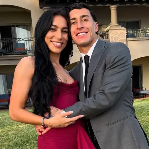 Sabrina Enciso borra fotos con Zendejas y enciende rumores