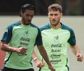 Mayoría de mexicanos prefiere a Santi Giménez por encima de Raúl Jiménez