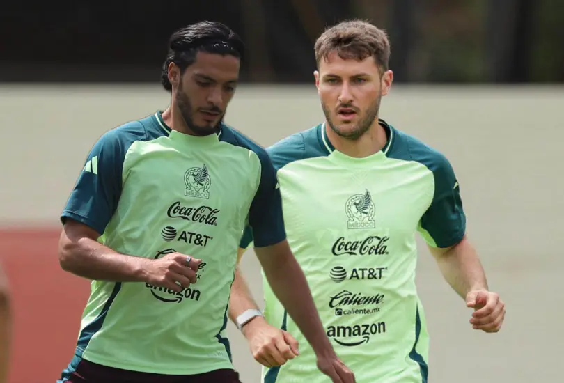 Una encuesta de MITOFSKY reveló que la mayoría de los mexicanos quiere a Santi Gimenez como delantero titular del Tri.