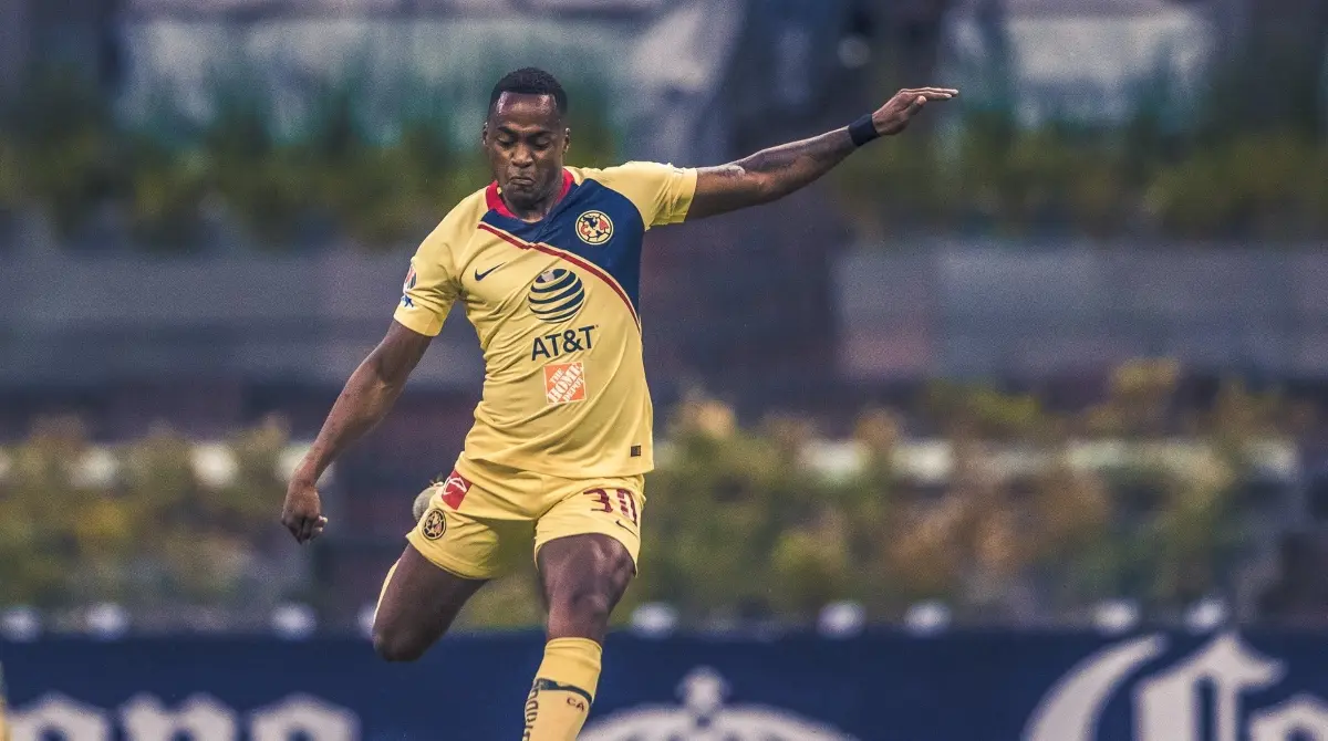 Renato Ibarra pisó el Reclusorio Norte luego de que en 2020 fuera acusado por  violencia doméstica en contra de su esposa embarazada, aunque semanas después fue liberado tras recibir el perdón. Renato Ibarra pisó el Reclusorio Norte luego de que en 2020 fuera acusado por  violencia doméstica en contra de su esposa embarazada, aunque semanas después fue liberado tras recibir el perdón.