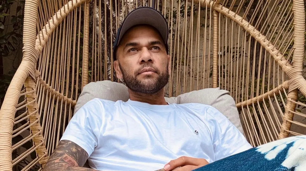 Dani Alves, exfutbolista de los Pumas, pisó la cárcel en Barcelona tras ser condenado por agredir sexualmente a una mujer en territorio español. Dani Alves, exfutbolista de los Pumas, pisó la cárcel en Barcelona tras ser condenado por agredir sexualmente a una mujer en territorio español.