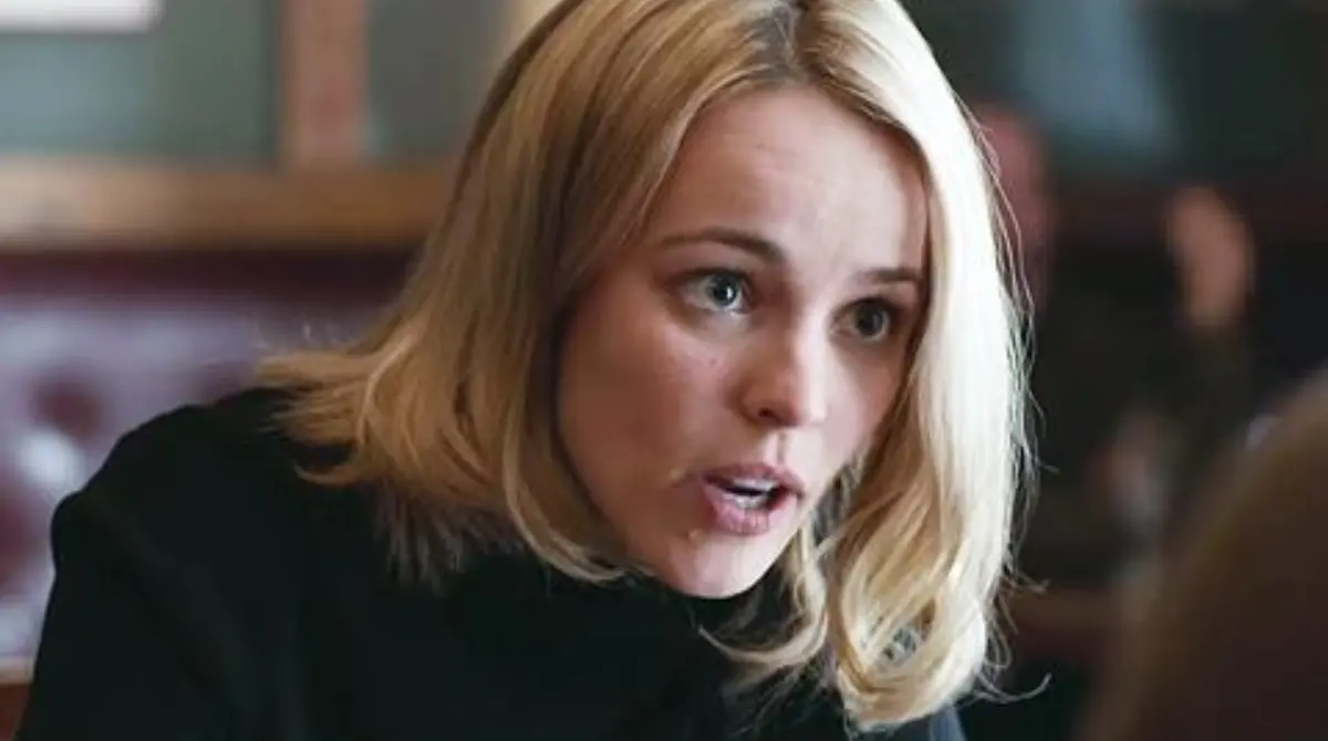 Rachel McAdams ha mantenido un perfil selectivo en su carrera reciente, enfocándose en proyectos independientes y de prestigio que destacan su versatilidad.<br>
