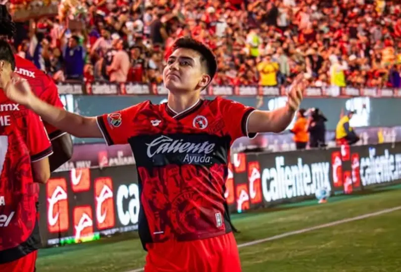 Gilberto Mora sigue causando un gran impacto en el futbol mundial y en Xolos planean cuidarlo hasta el último minuto