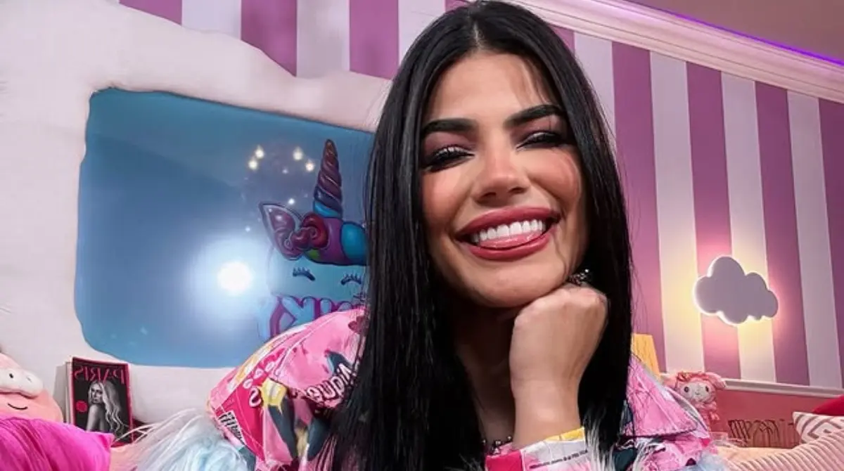 Forma parte del canal YOLO Aventuras, donde colabora en retos y aventuras familiares que han ganado popularidad en Latinoam&eacute;rica