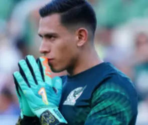 Malagón, blanco de críticas y memes por derrota de México