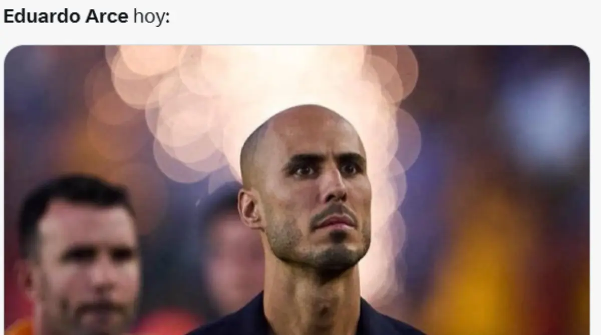 Y es que el entrenador mexicano cambió su planteamiento de manera sorpresiva 