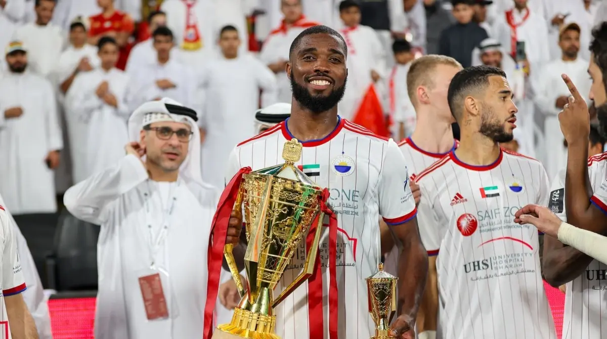 Posterior a ello probó suerte en el Sharjah de Emiratos Árabes Unidos Posterior a ello probó suerte en el Sharjah de Emiratos Árabes Unidos