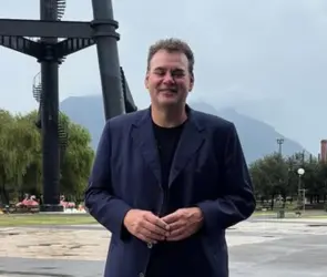 Faitelson sorprende al ser captado viajando en transporte público