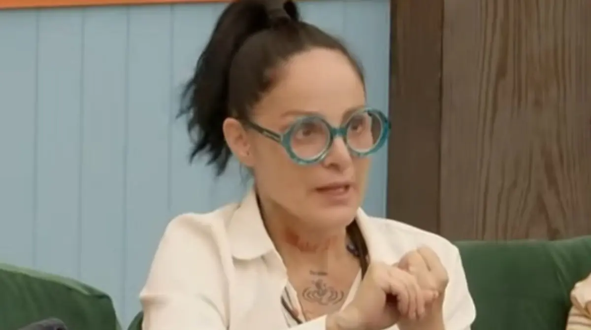 Y continúa cautivando la audiencia del público con sus icónicas frases de jueza 