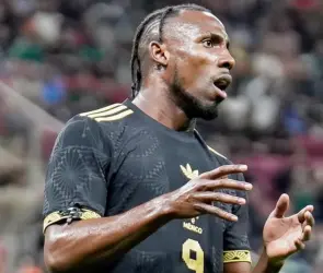 Julián Quiñones sigue sin dar el ancho con la Selección Mexicana