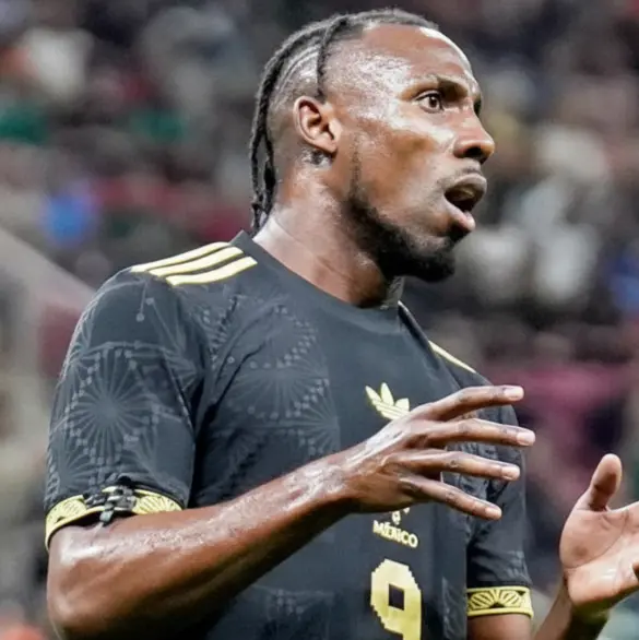 Julián Quiñones sigue sin dar el ancho con la Selección Mexicana