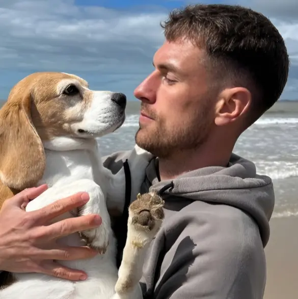 "Rezamos por un milagro": Aaron Ramsey pide ayuda por su perro Halo