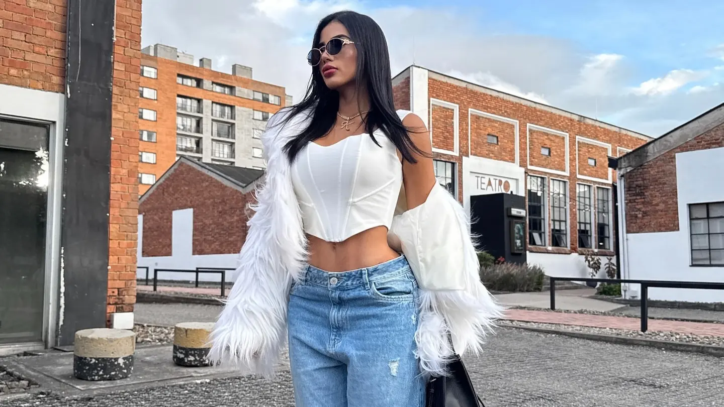 También es conocida por participar en La Casa de los Famosos. 