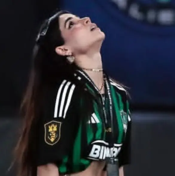 Alana se olvida de apoyar a Cáceres por culpa de C.U