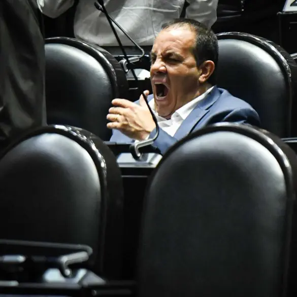 Exhiben a Cuauhtémoc Blanco: jugaba pádel mientras debía legislar