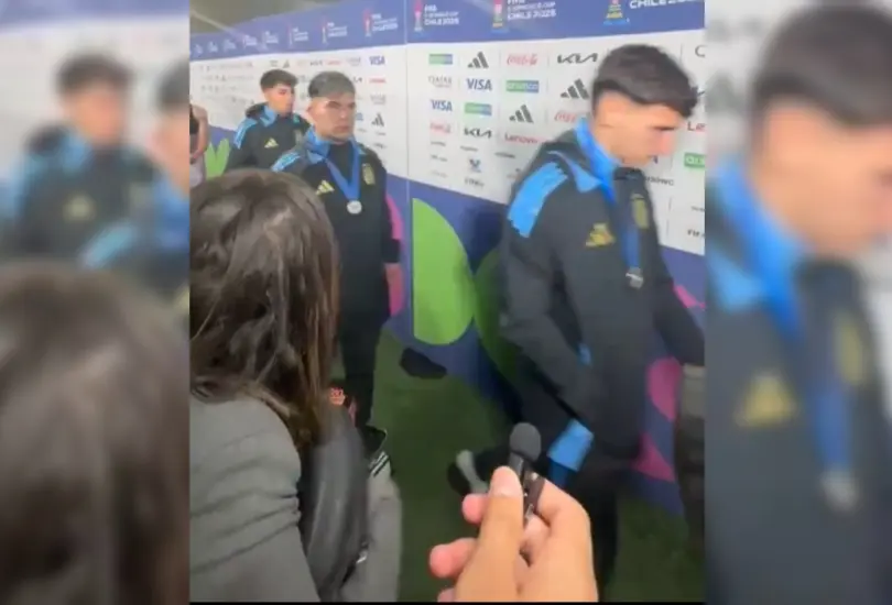 Tras perder la final ante Marruecos, los jugadores argentinos se marcharon sin dar declaraciones. De la soberbia al mutismo total. Tras perder la final ante Marruecos, los jugadores argentinos se marcharon sin dar declaraciones. De la soberbia al mutismo total.