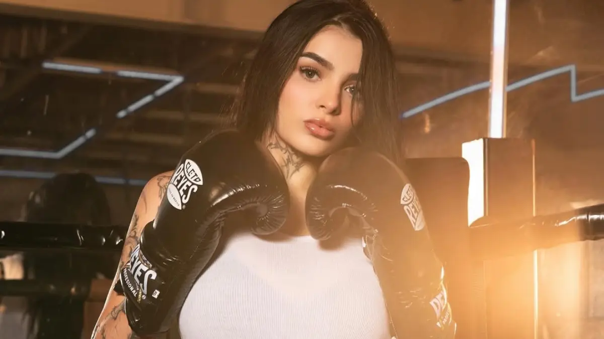  Karely Ruiz bajó del ring con un gran premio en su poder 