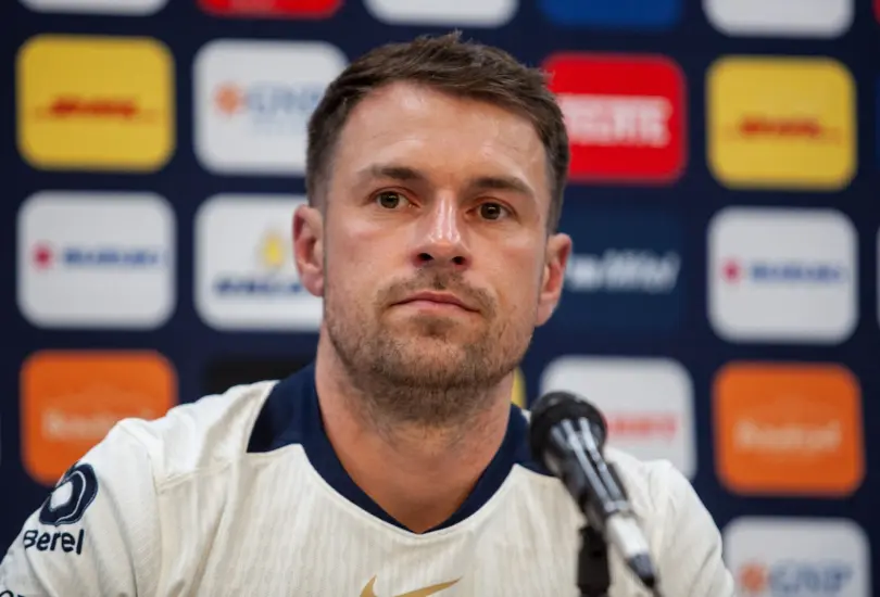 Aaron Ramsey aclaró que la comediante Sofía Niño de Rivera no tiene relación con la desaparición de su perrita Halo. Aaron Ramsey aclaró que la comediante Sofía Niño de Rivera no tiene relación con la desaparición de su perrita Halo.